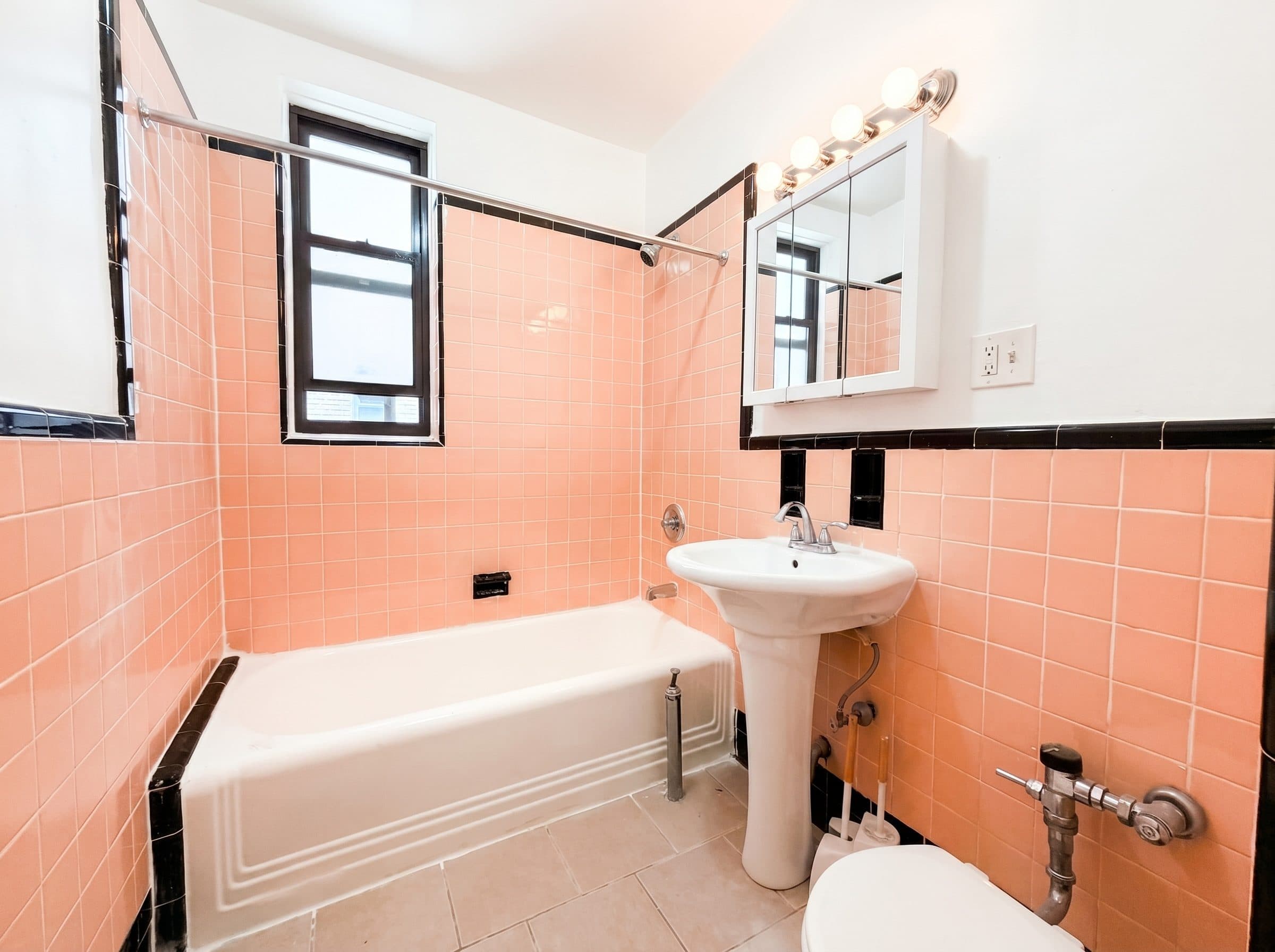 1654 E 13th St, Apt 15