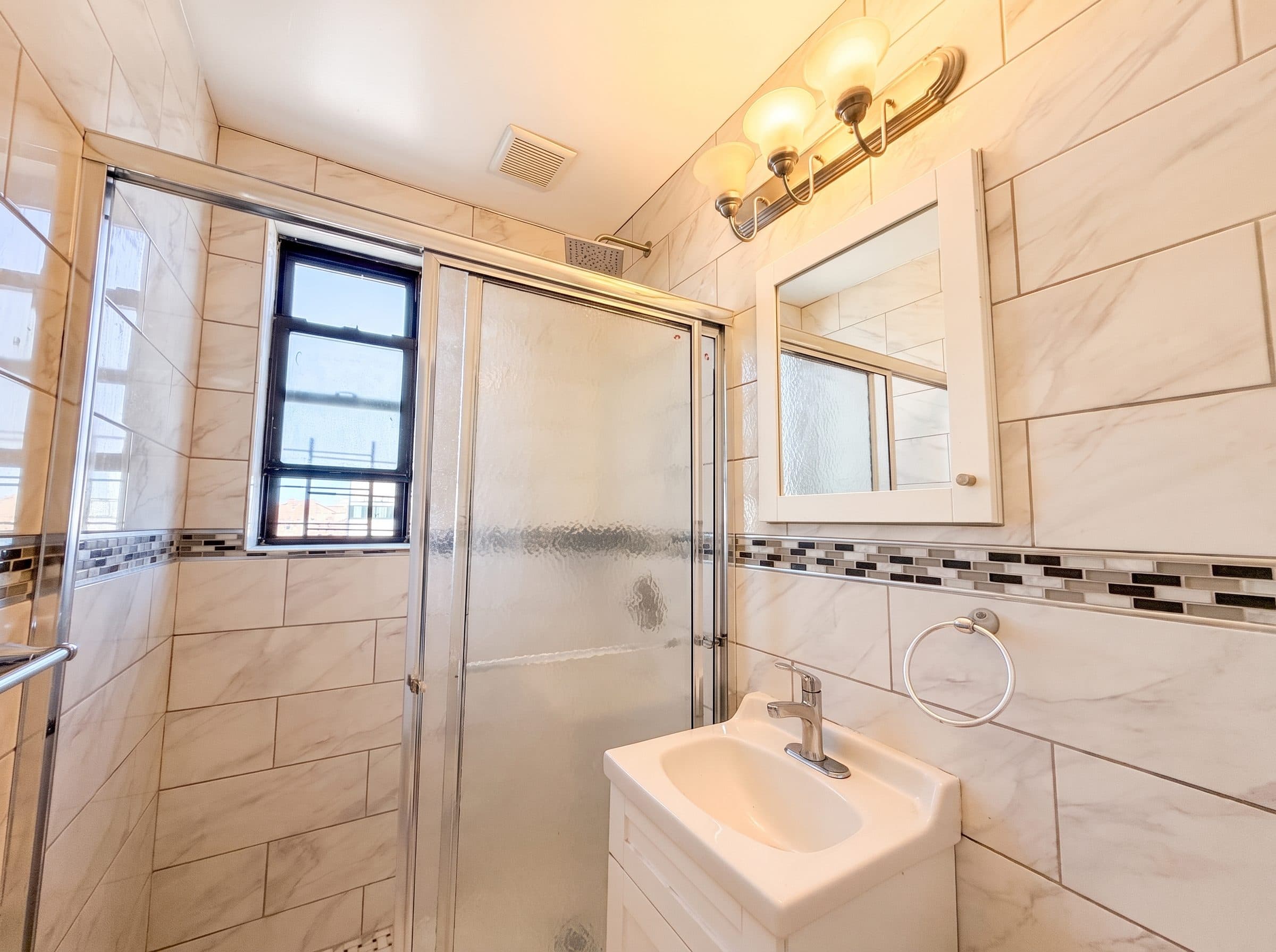 1535 E 14th St, Apt 60