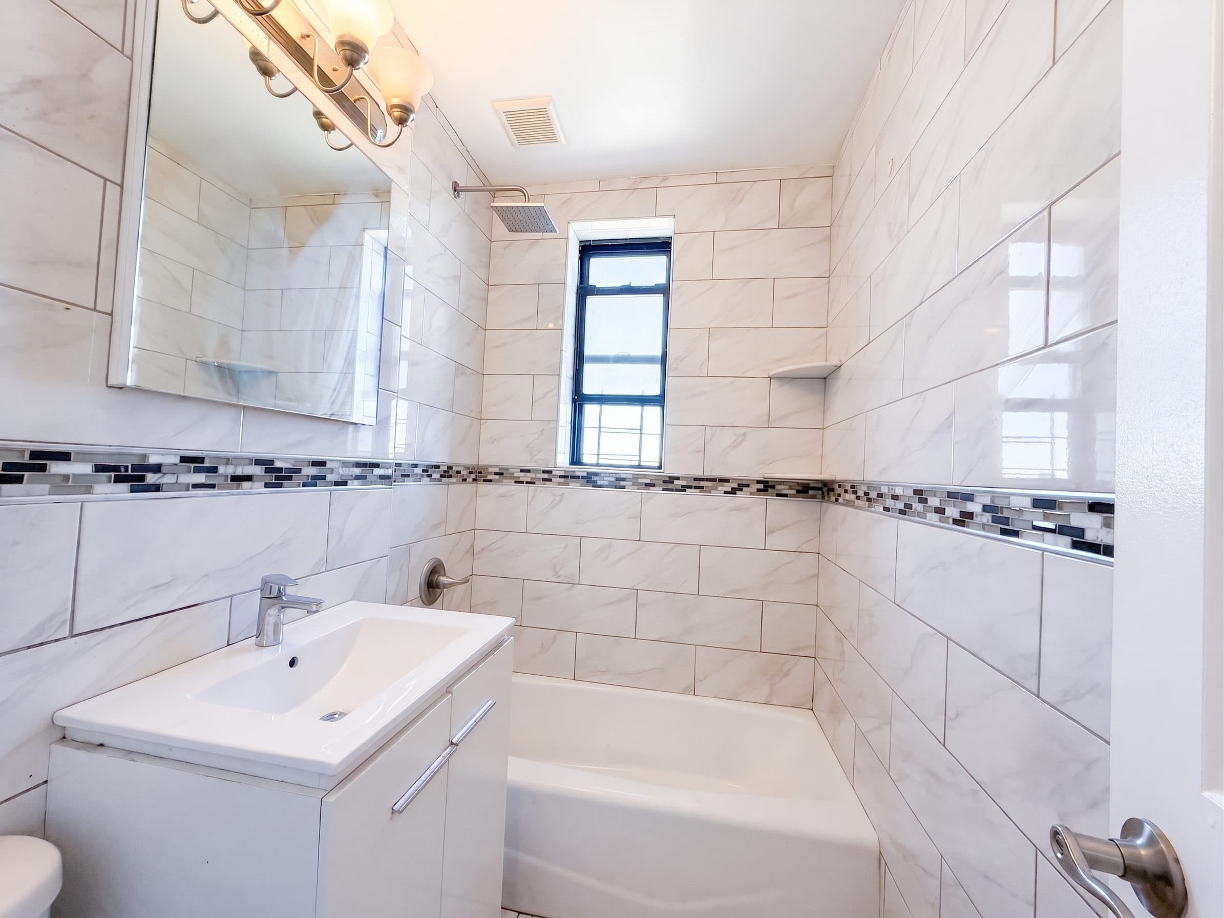 1535 E 14th St, Apt 60