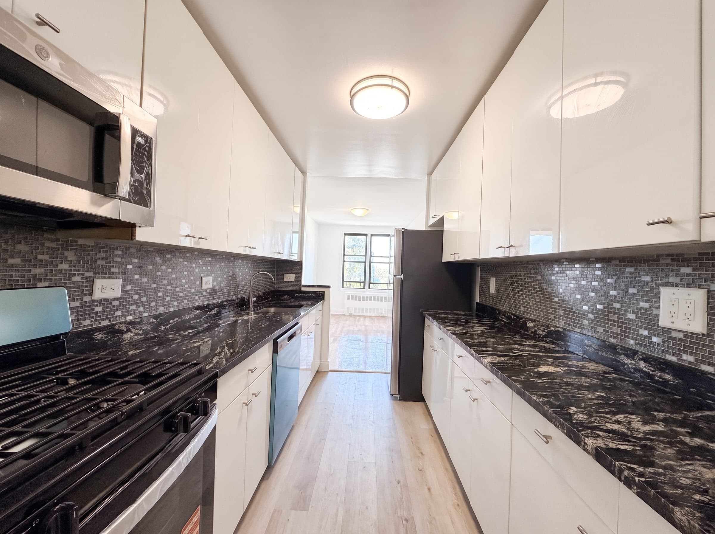 1535 E 14th St, Apt 60