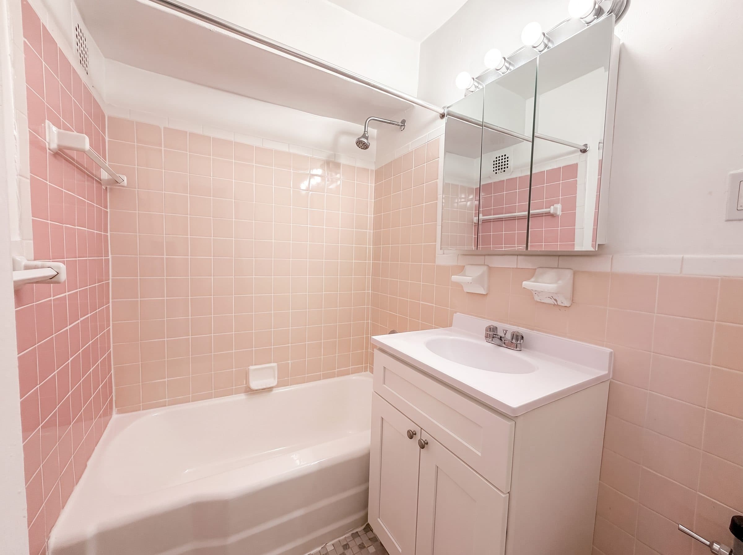 1279 E 17th St, Apt 30