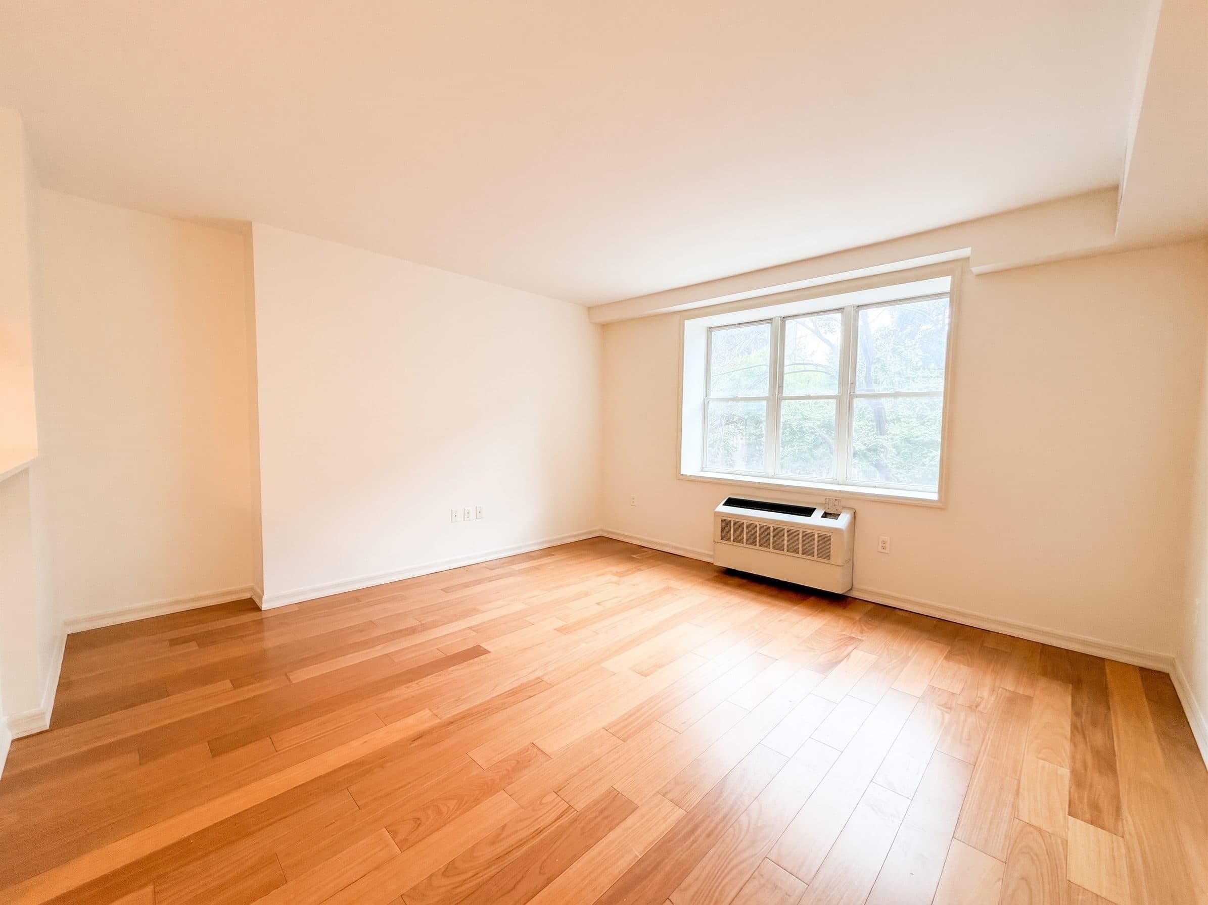 645 Gates Ave, Apt 28