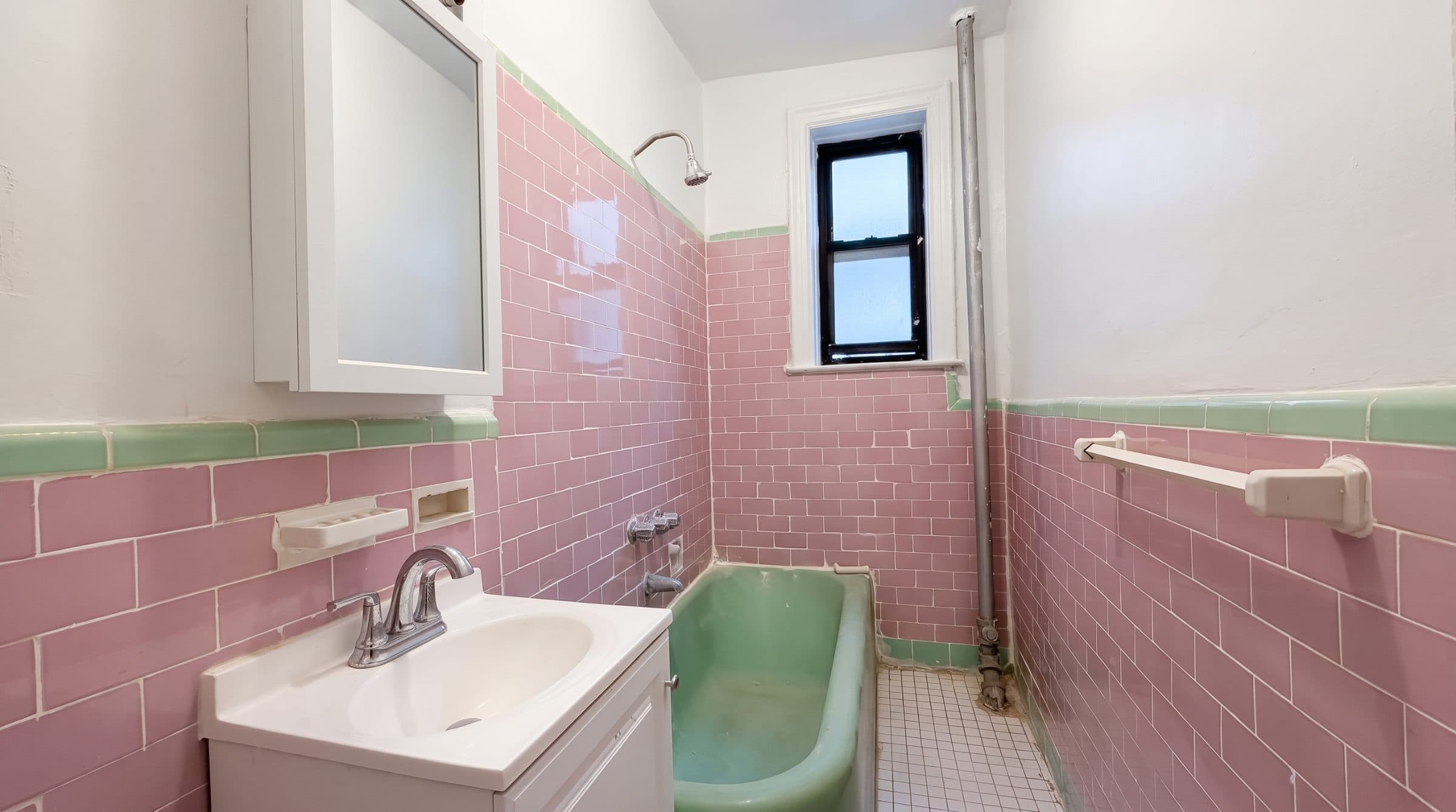 2126 Benson Ave, Apt 23